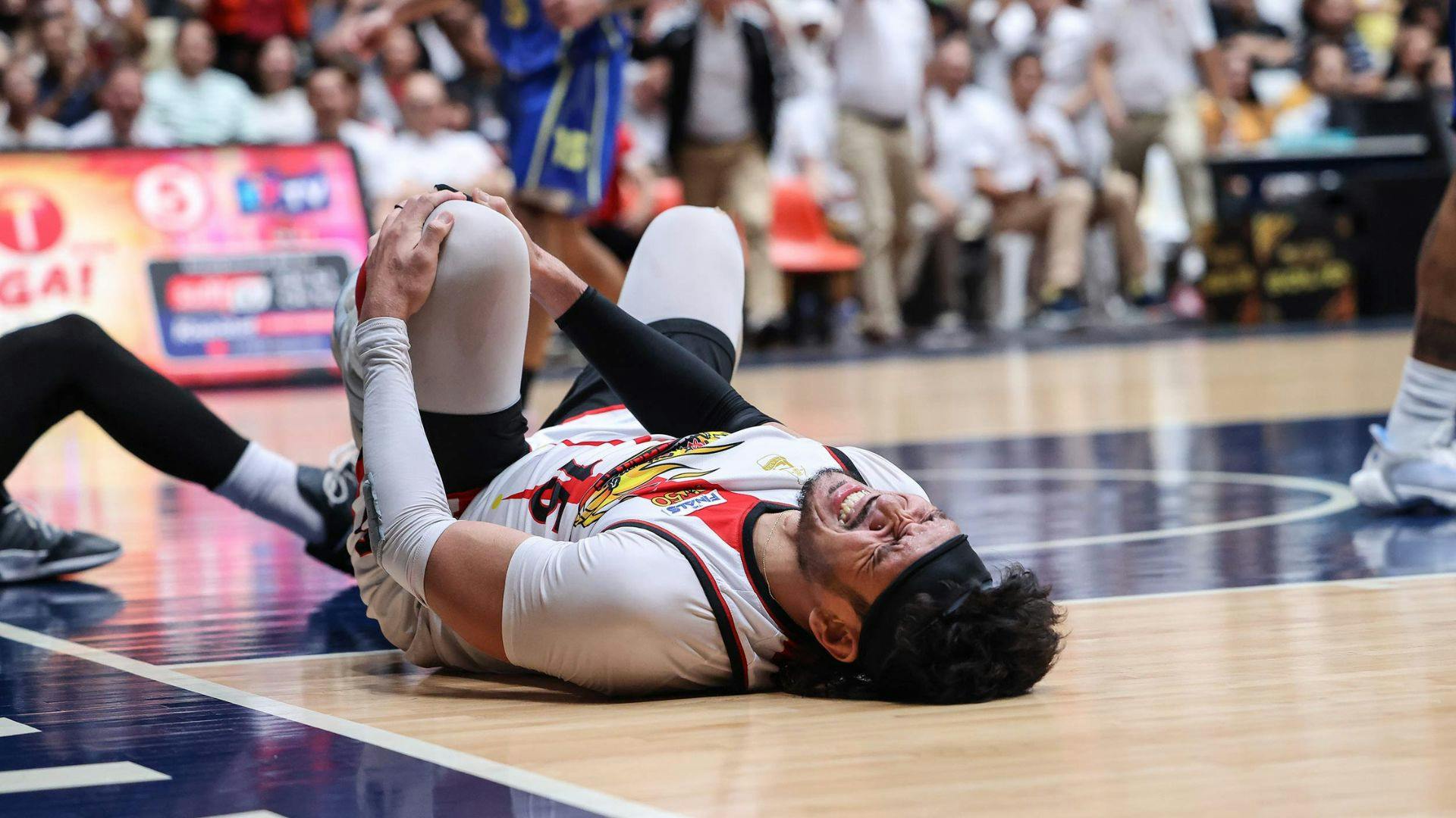 June Mar Fajardo shrugs off knee pain as SMB goes for kill in Game 6